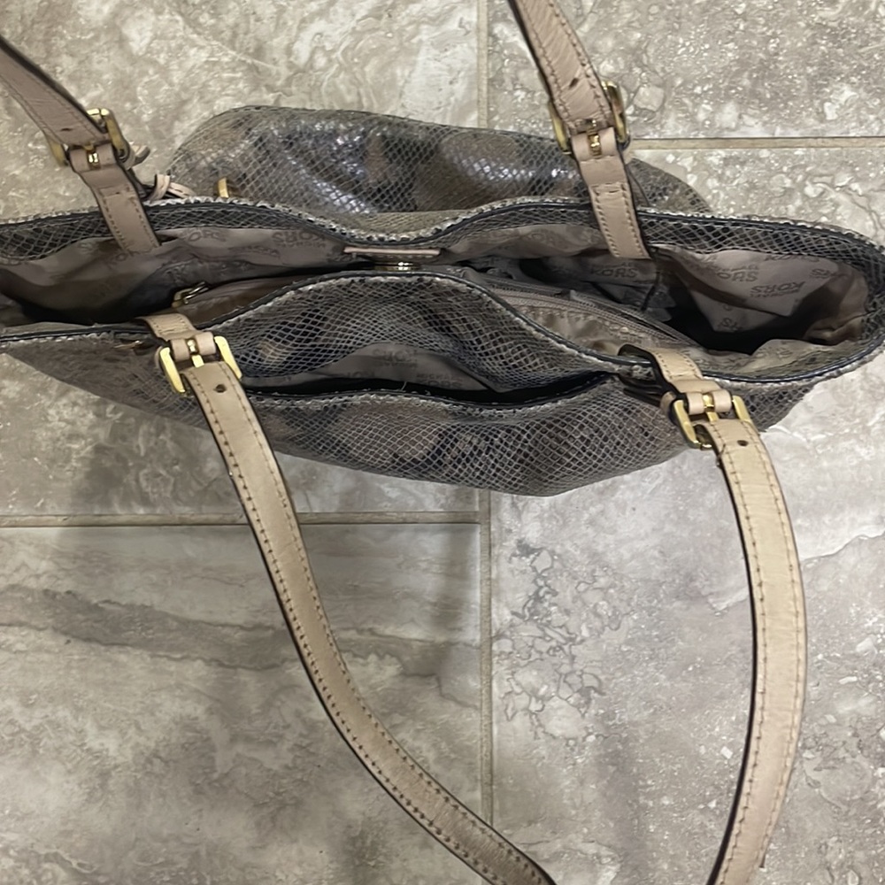 Michael Kors Jet Set Taupe Embossed Leather Shoulder Pocket Tote Bag‎ - Picture 4 of 14